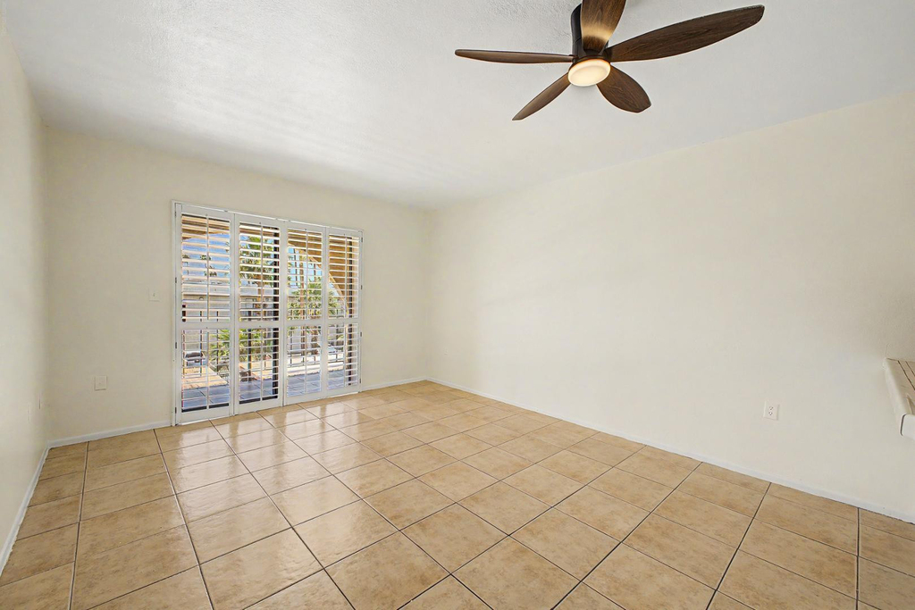 3033 E Devonshire Avenue - Photo 3