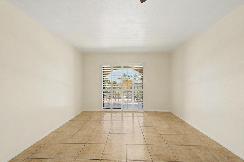 3033 E Devonshire Avenue - Photo 4