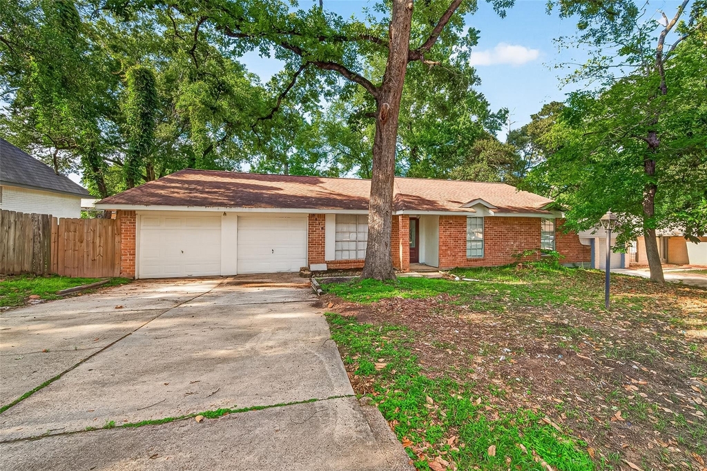 3318 Kentwood Drive - Photo 1