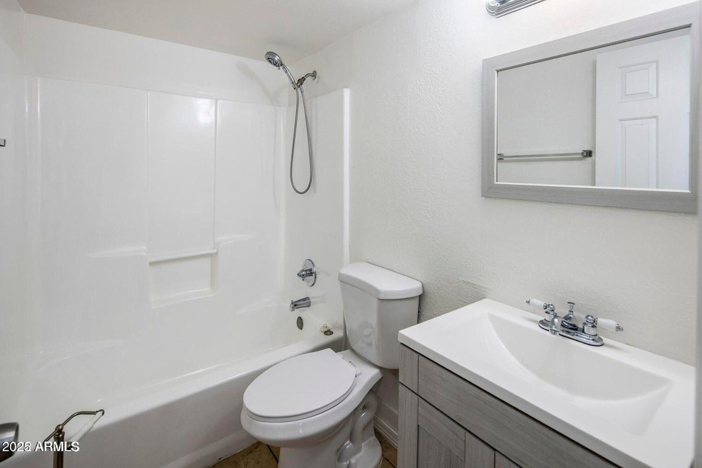 3823 N 23rd Drive - Photo 5