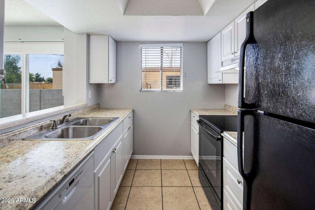 3823 N 23rd Drive - Photo 3