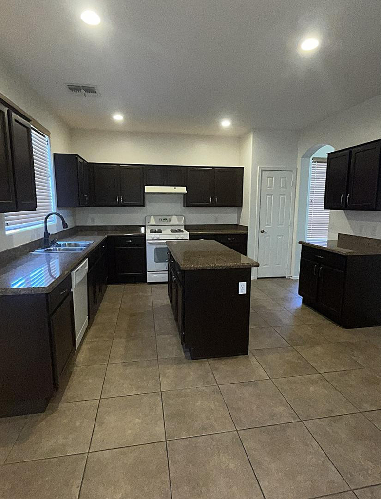 12124 N 142nd Drive - Photo 0