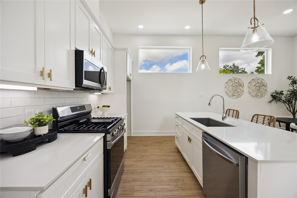 835 Rachel Street - Photo 1