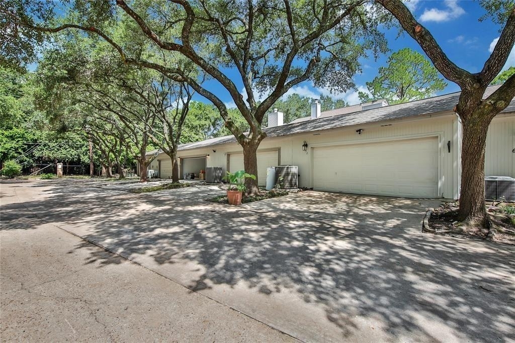 652 N Eldridge Parkway - Photo 18