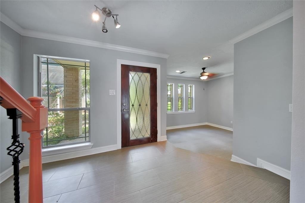 652 N Eldridge Parkway - Photo 0