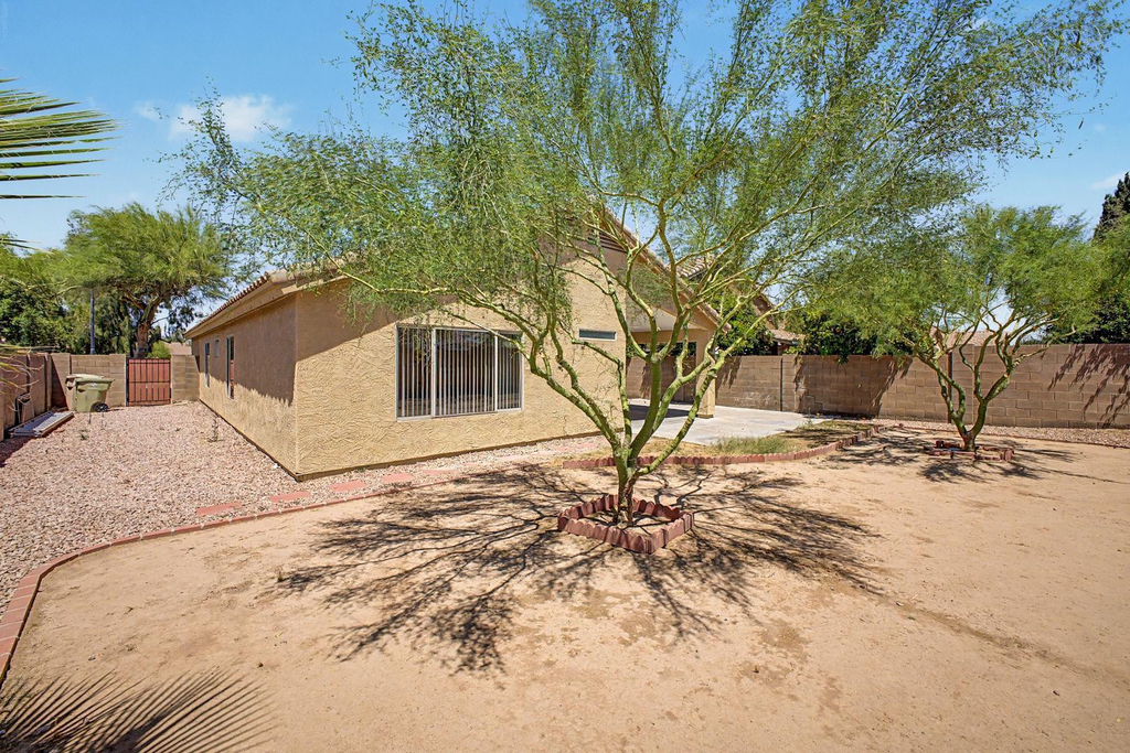 7043 W Phelps Road - Photo 30