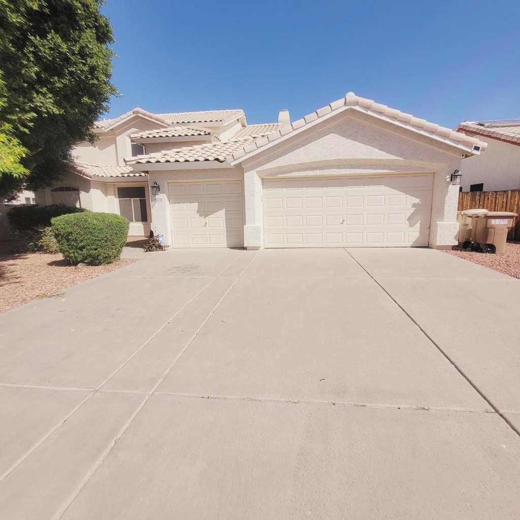 8720 W Kathleen Road - Photo 0