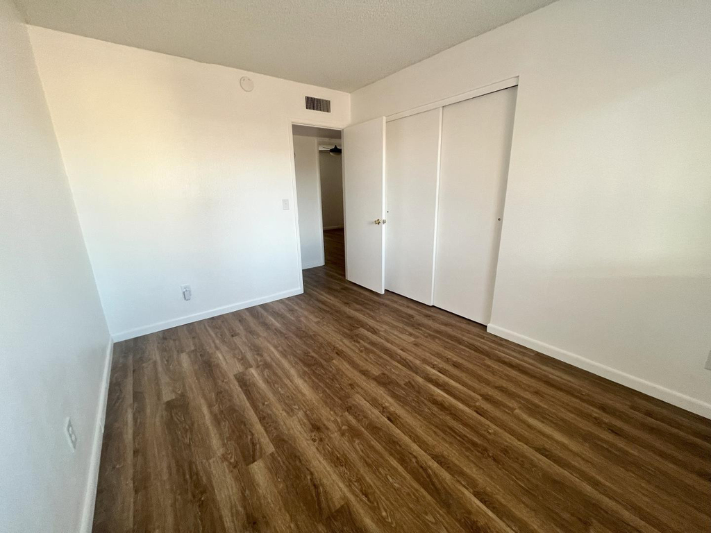 6421 W Carol Avenue - Photo 10