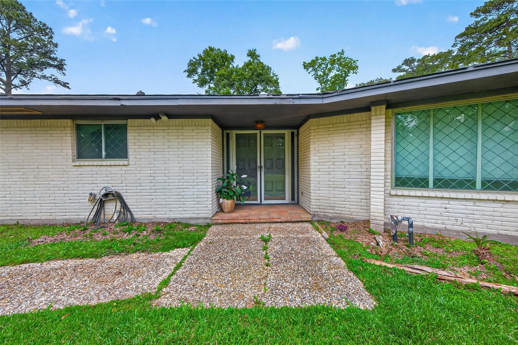 1701 Mistletoe Lane - Photo 0