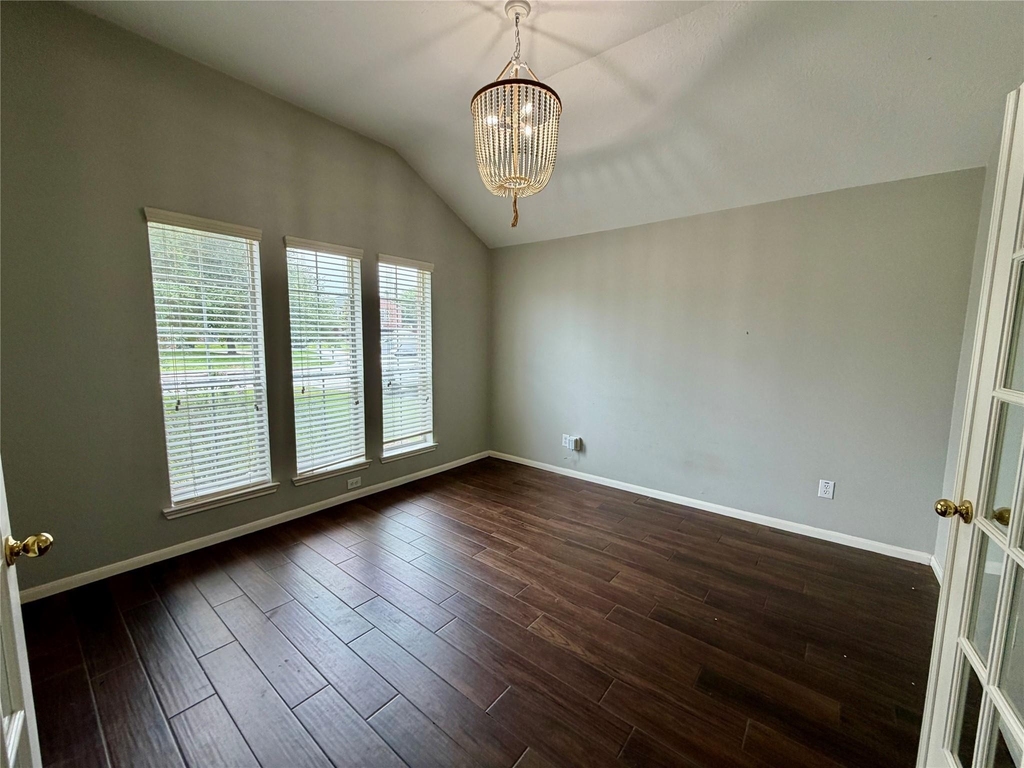 25206 Barmby Drive - Photo 4