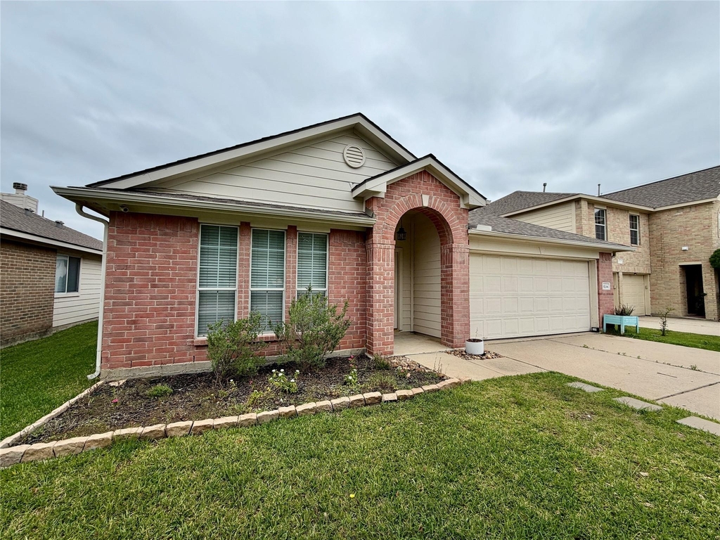 25206 Barmby Drive - Photo 2