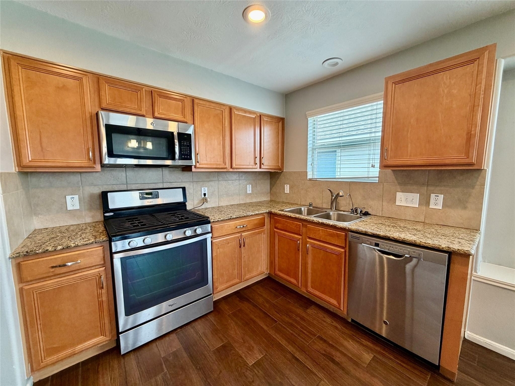 25206 Barmby Drive - Photo 6