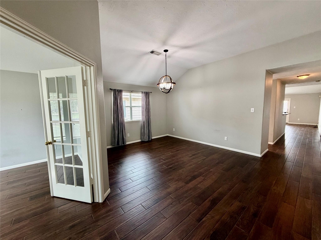 25206 Barmby Drive - Photo 3