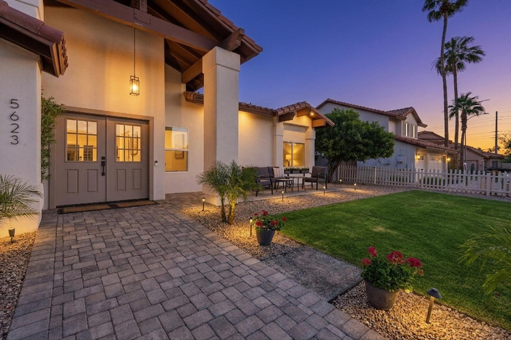 5623 E Claire Drive - Photo 8