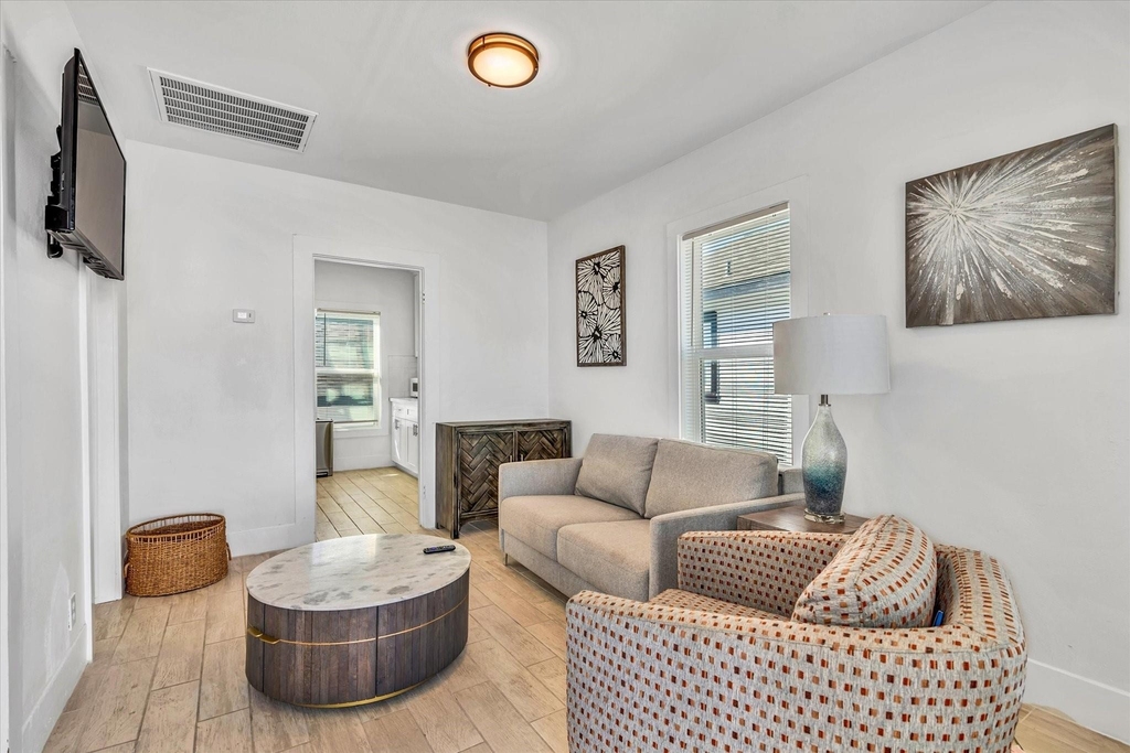 5301 Avenue M - Photo 2