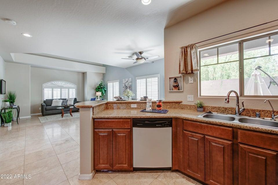 1120 S Ash Avenue - Photo 5