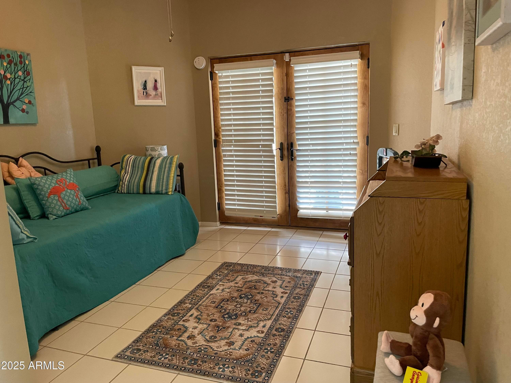 5521 E Paradise Drive - Photo 4
