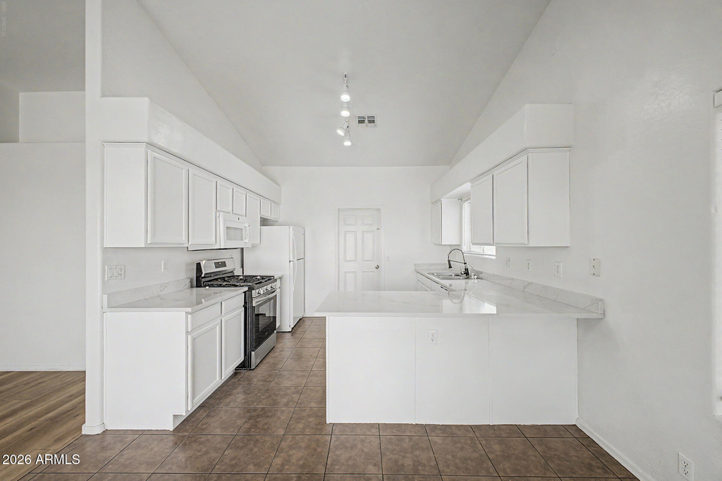930 E Harwell Road - Photo 10