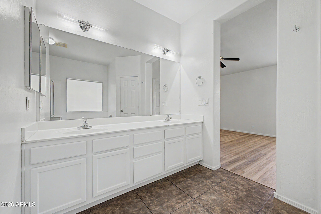 930 E Harwell Road - Photo 21