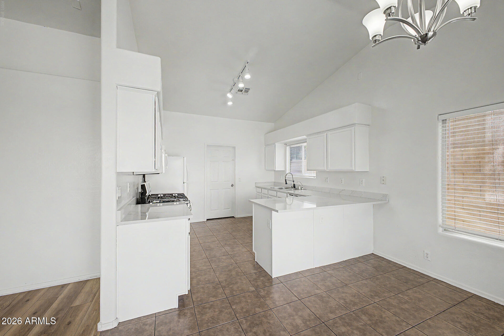 930 E Harwell Road - Photo 9