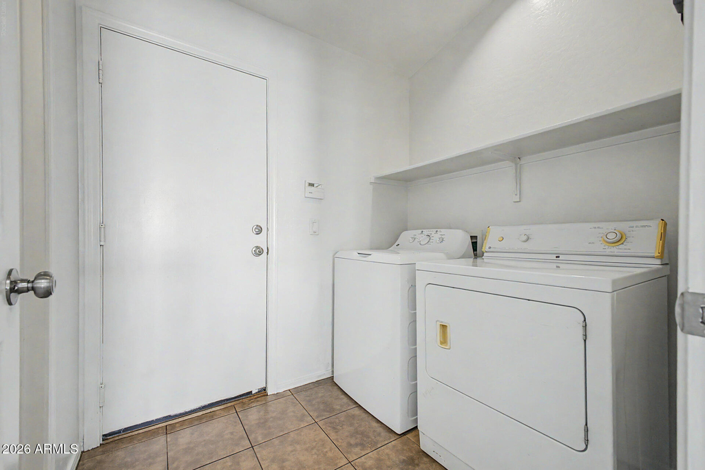 930 E Harwell Road - Photo 31
