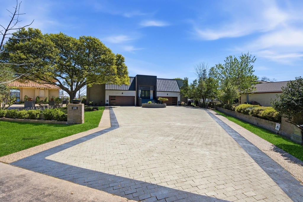 11707 Edgewater Court - Photo 1