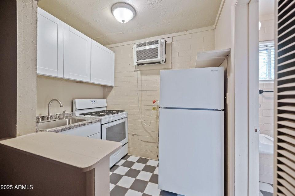 343 W Portland Street - Photo 6