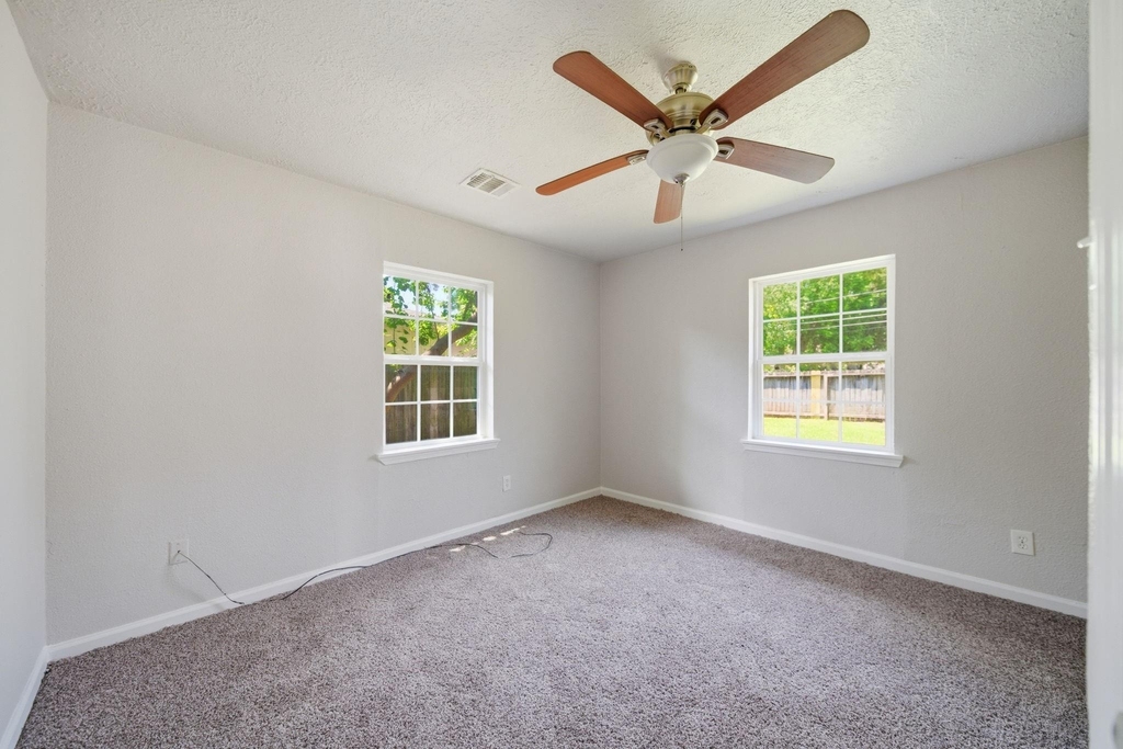 1102 Johnson Street - Photo 11