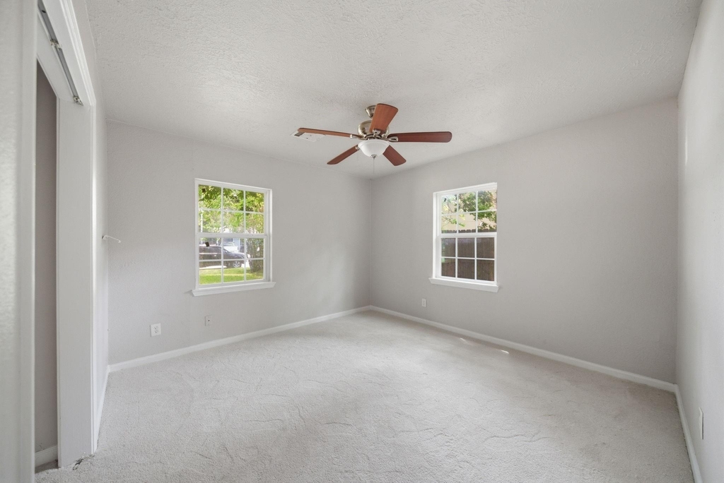 1102 Johnson Street - Photo 9