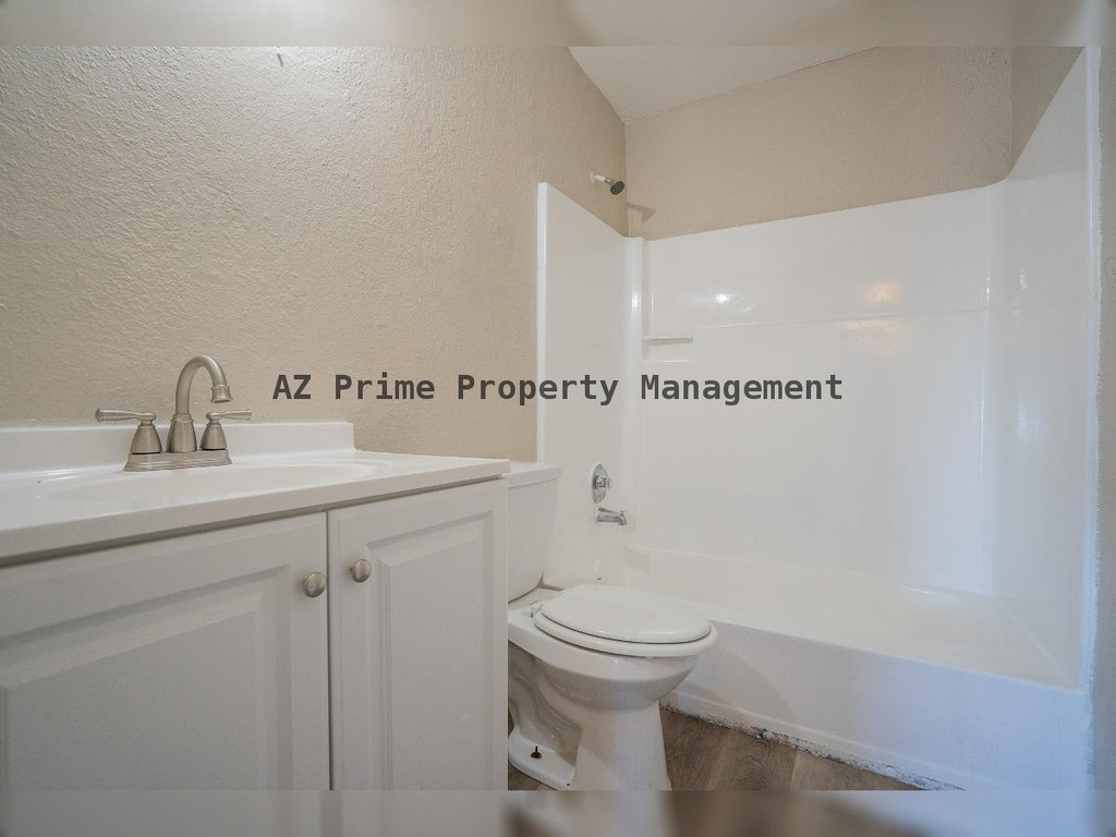 9606 N 11th Avenue - Photo 3
