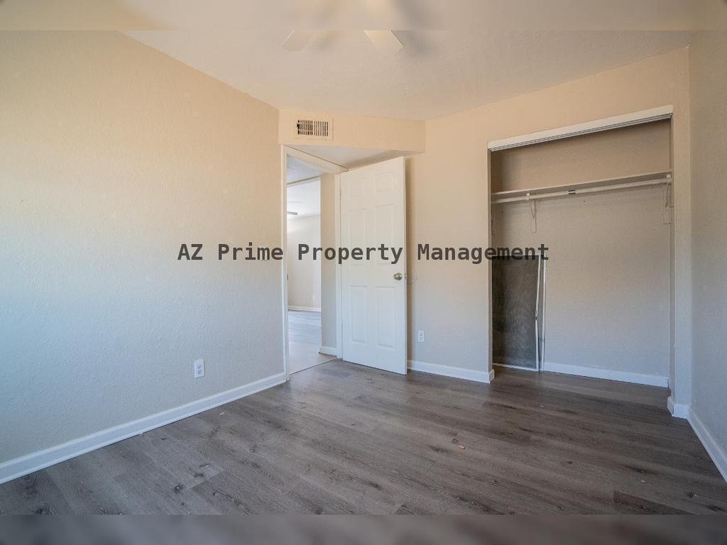 9606 N 11th Avenue - Photo 1