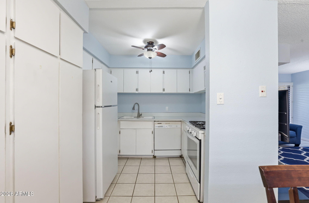 4950 N Miller Road - Photo 17
