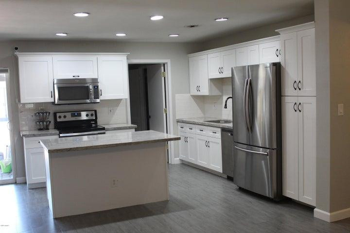 757 E Loyola Drive - Photo 3