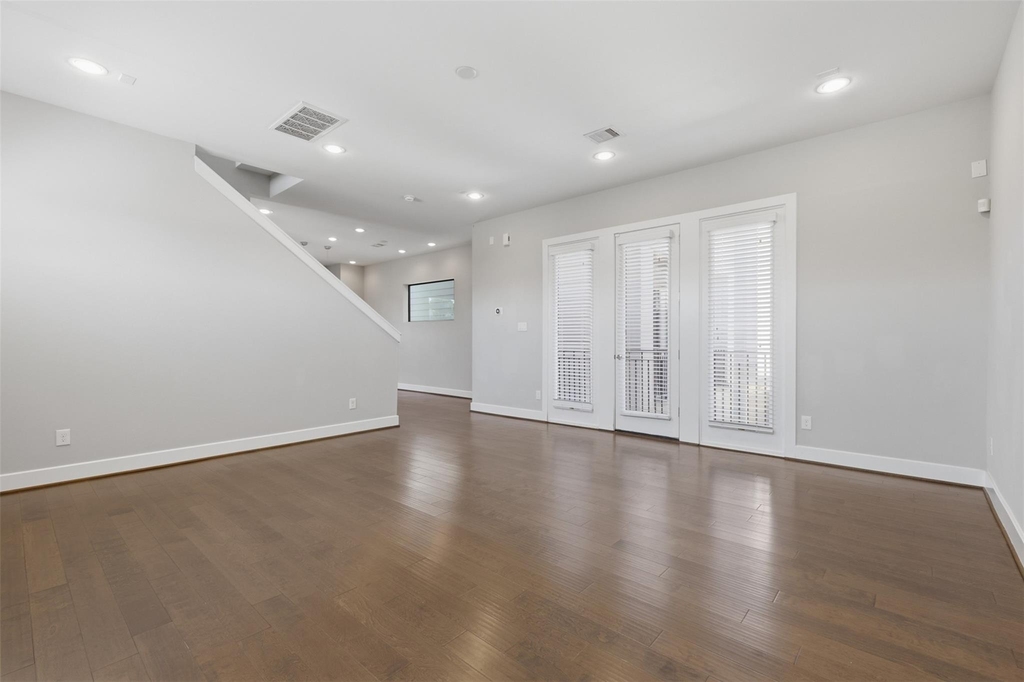 2403 Everett Street - Photo 0