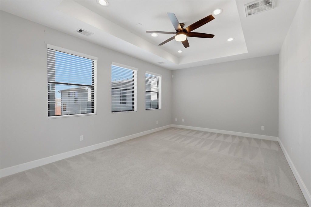 2403 Everett Street - Photo 4