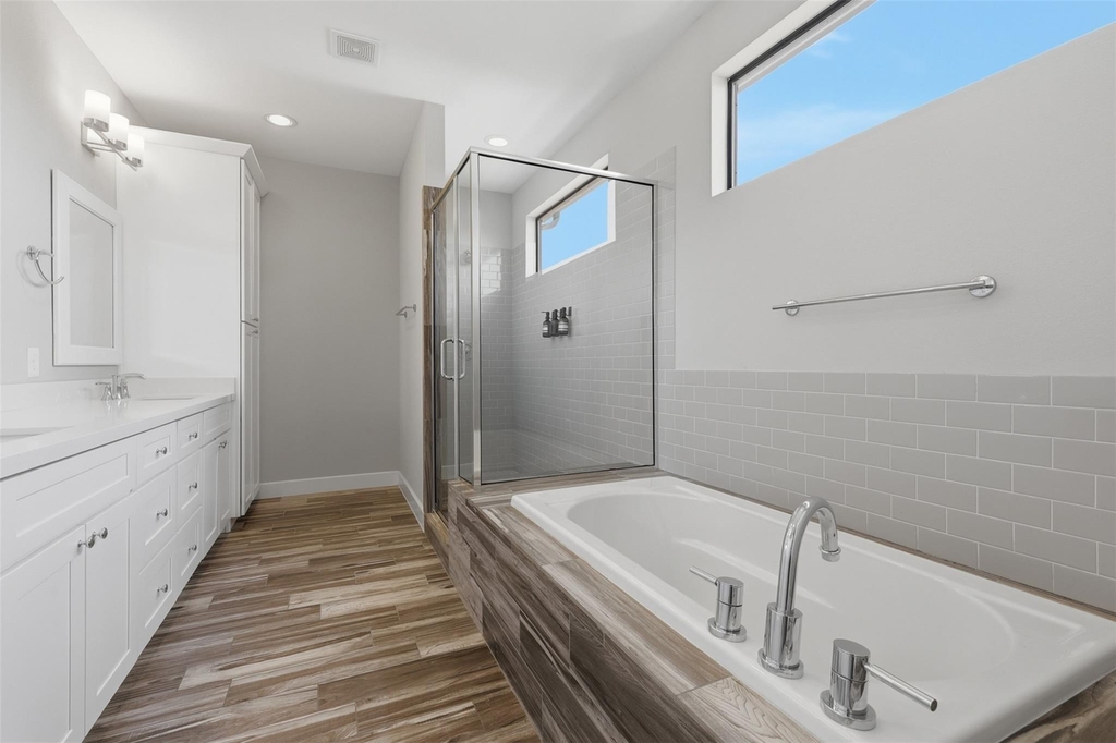 2403 Everett Street - Photo 8