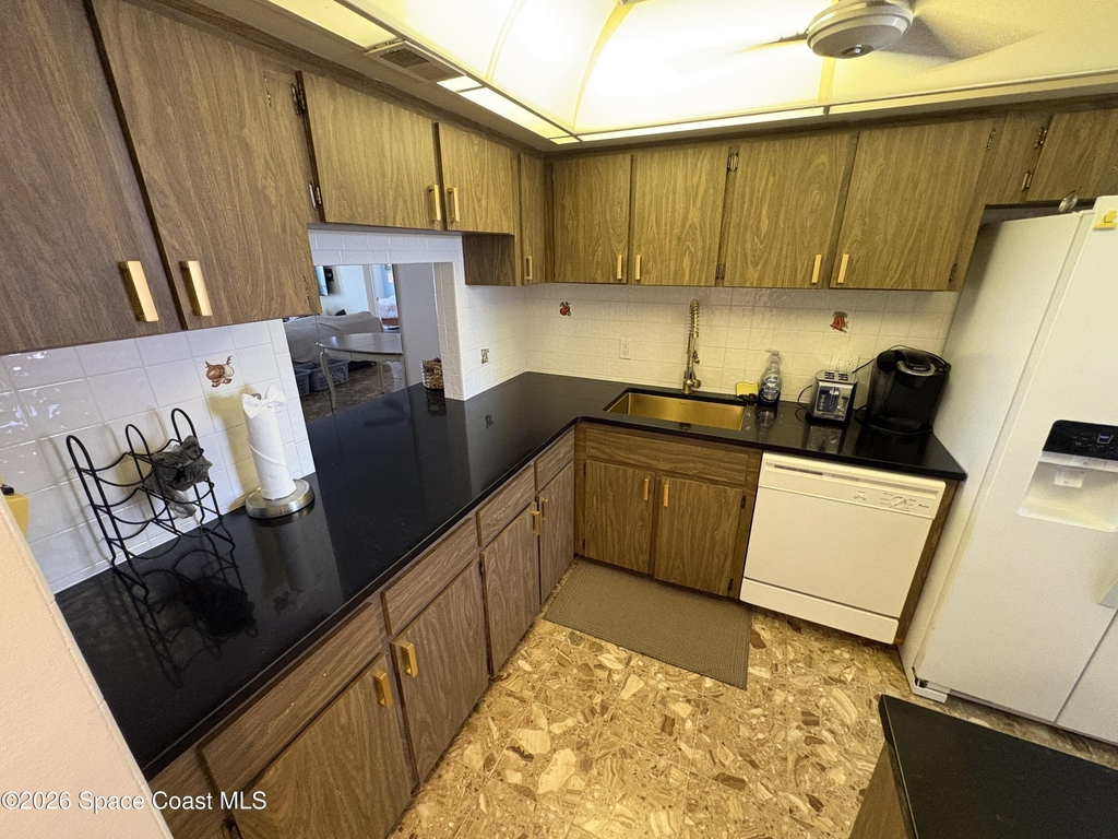 4100 Ocean Beach Boulevard - Photo 2