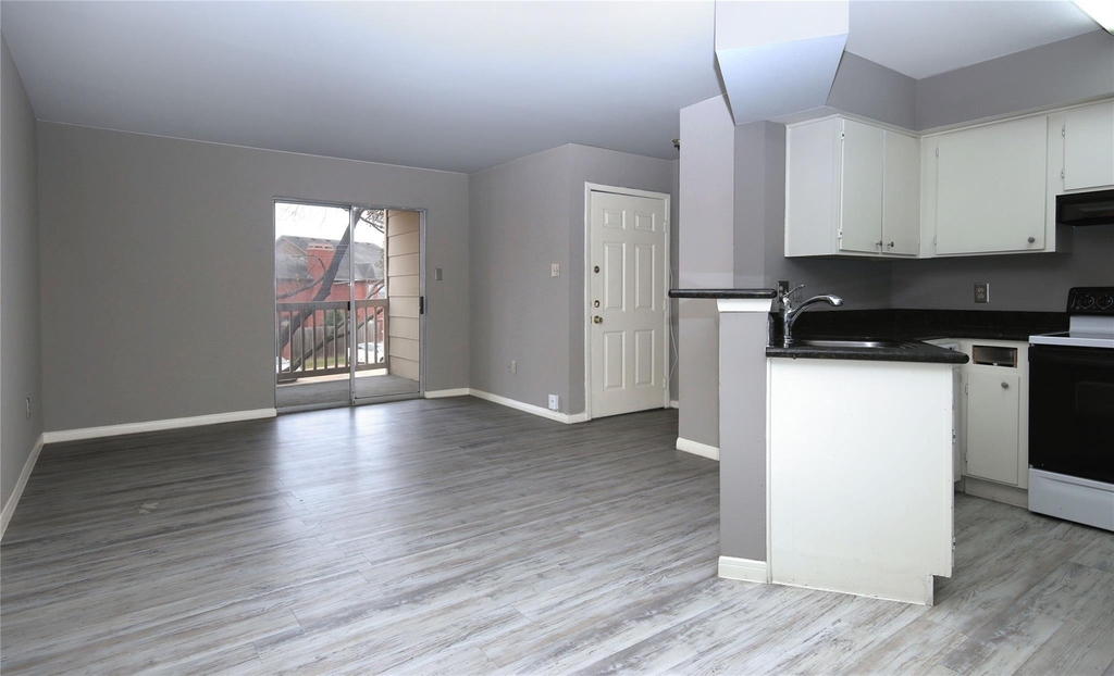 2626 Holly Hall Street - Photo 7