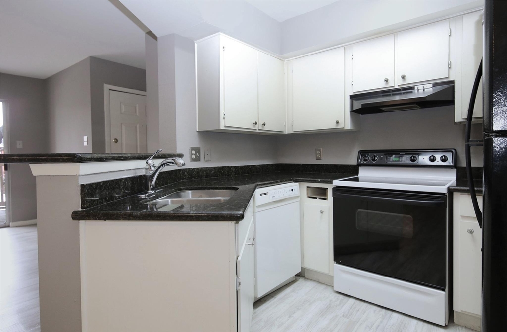 2626 Holly Hall Street - Photo 8