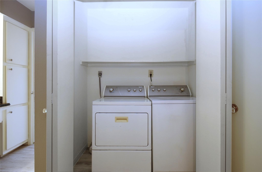 2626 Holly Hall Street - Photo 16