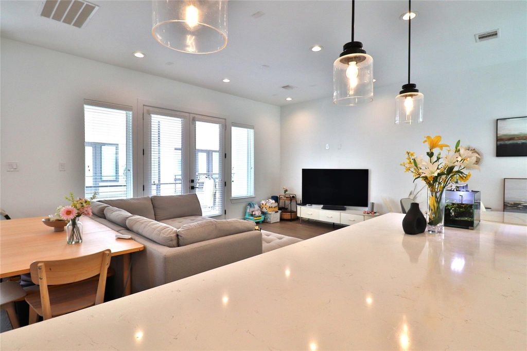 2637 Jackson Street - Photo 6