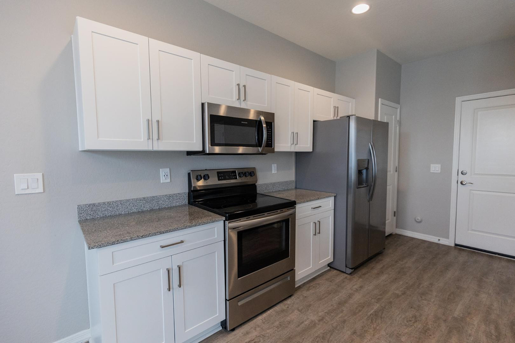 2950 N 38th Street - Photo 2