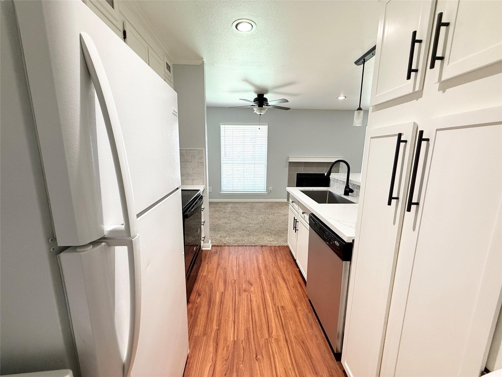 2626 Holly Hall Street - Photo 7
