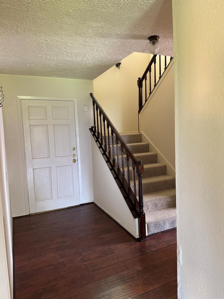 5614 Country Green Street - Photo 4