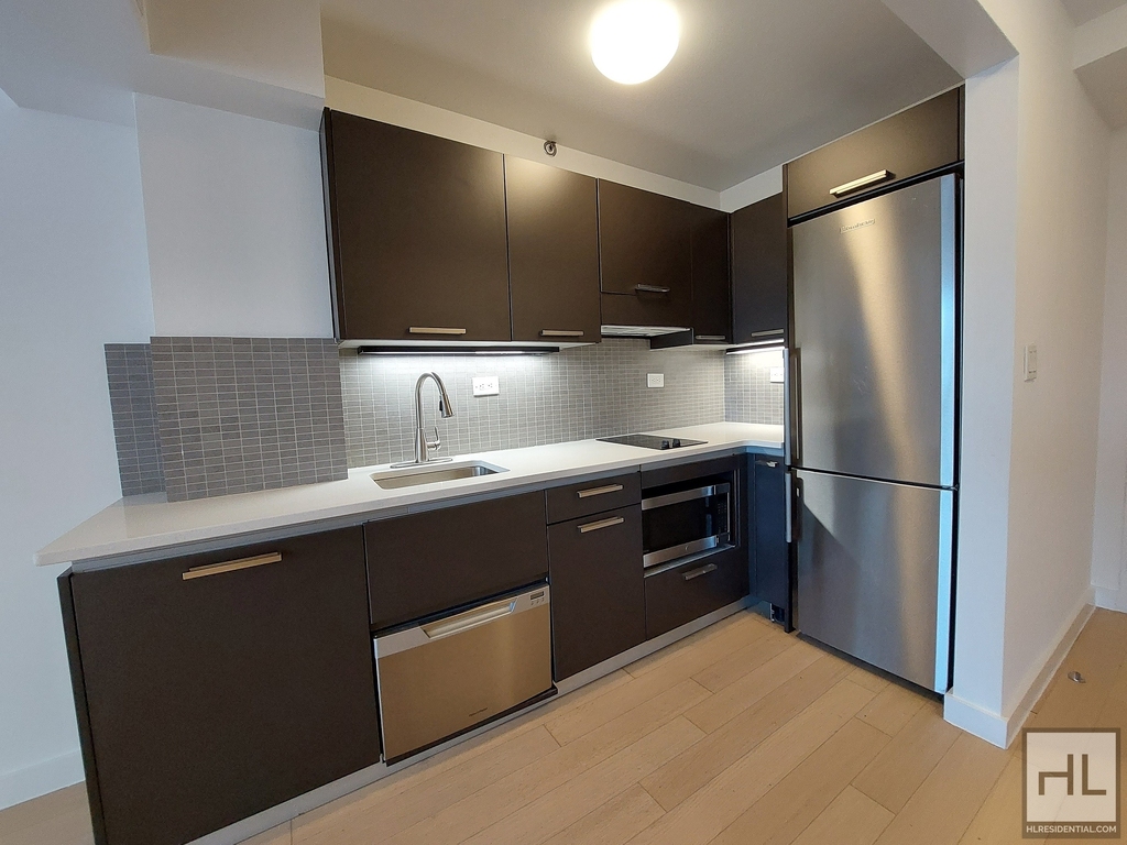 East 39th Street - Photo 2