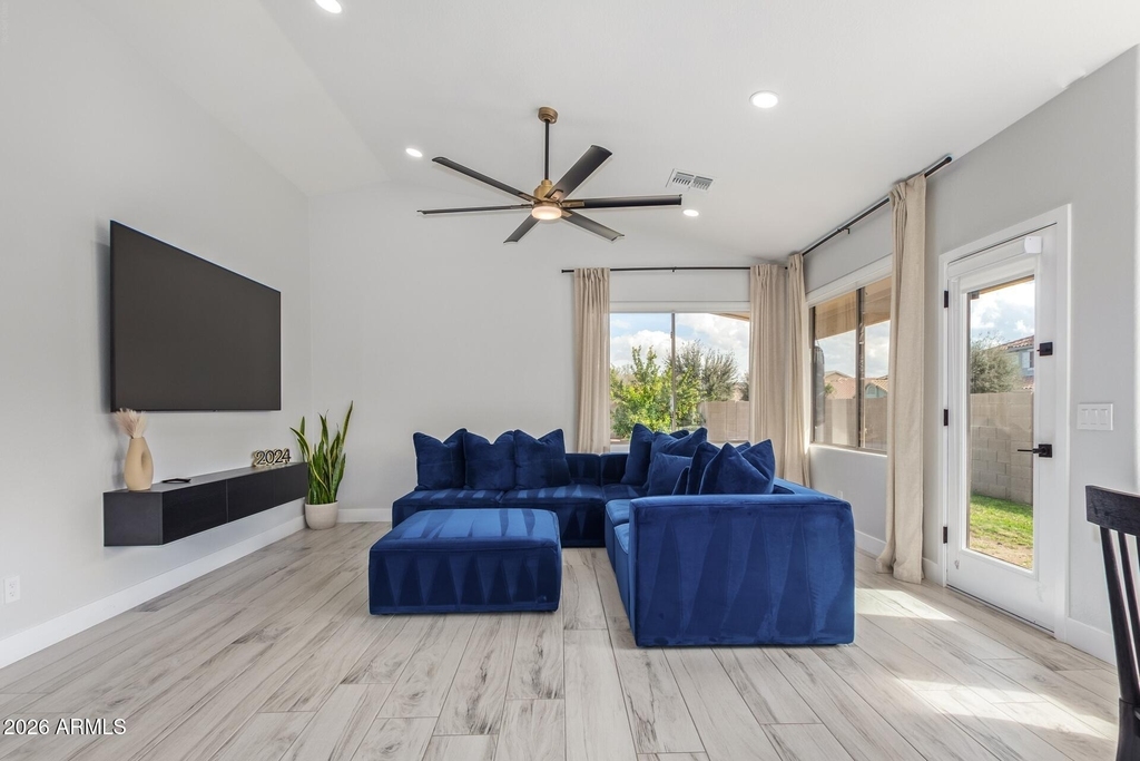 16019 W Linden Street - Photo 3