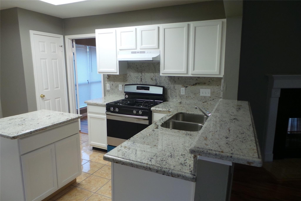 4918 Sterling Crossing - Photo 8