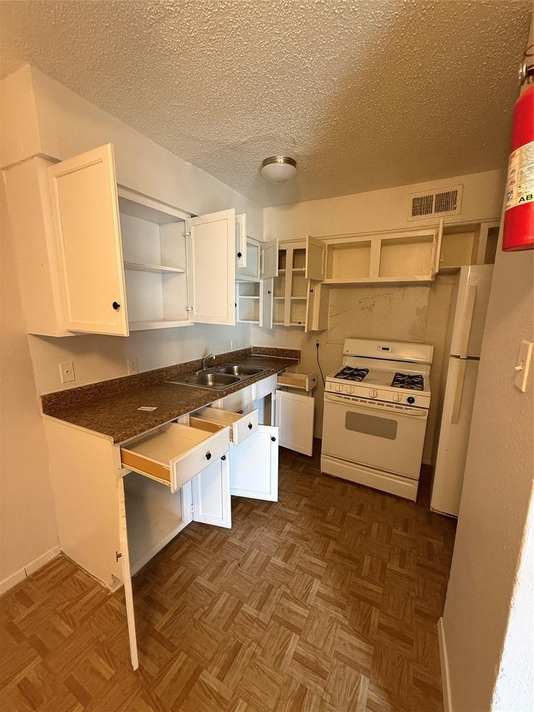8535 Winkler Drive - Photo 2