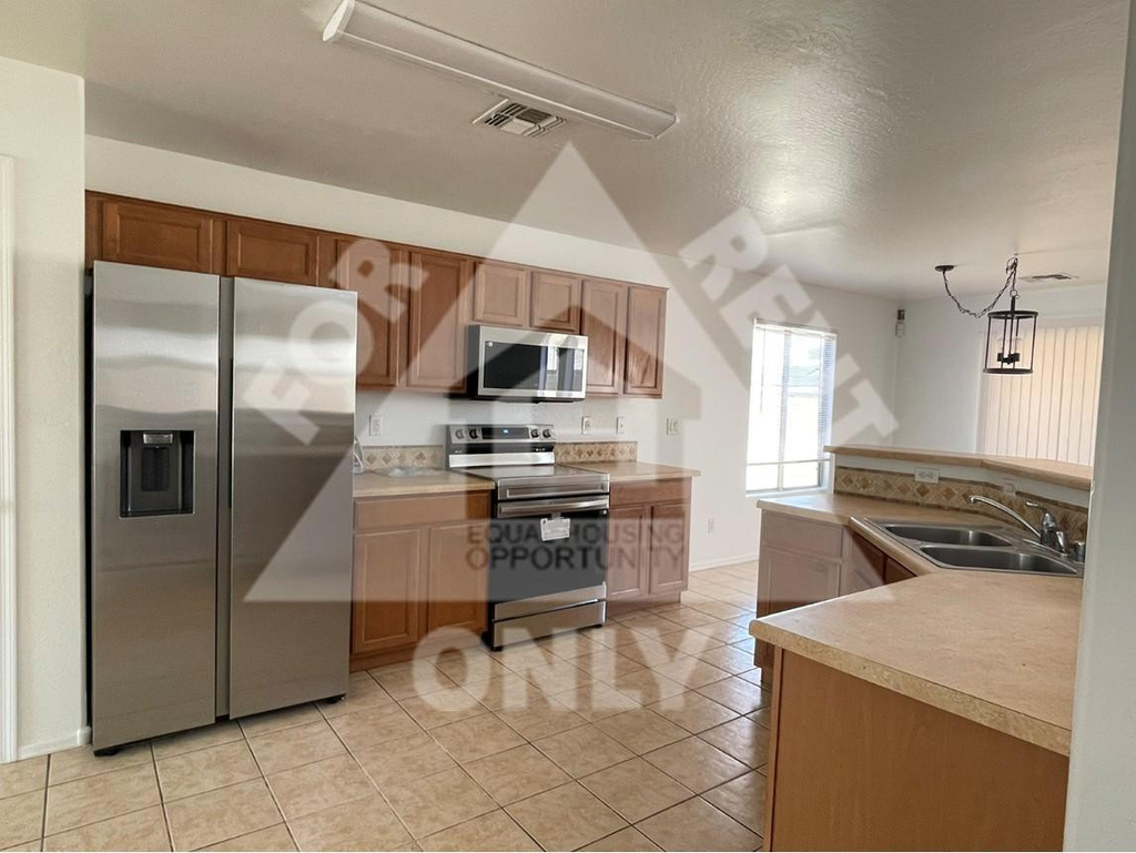 2602 S 112th Drive - Photo 2