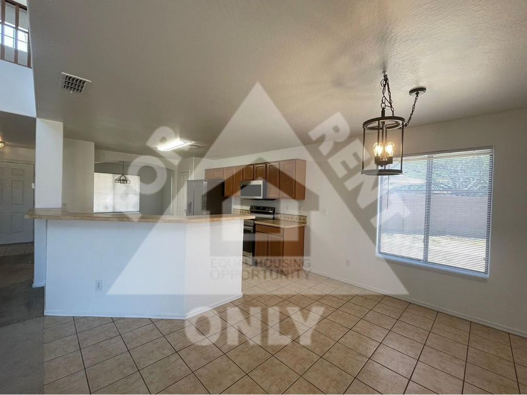 2602 S 112th Drive - Photo 5